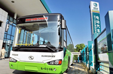 運(yùn)營中的電動(dòng)公交車