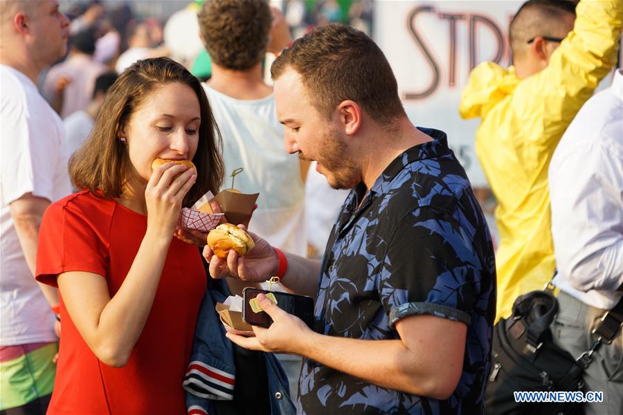 U.S.-NEW YORK-BATTLE OF BURGER