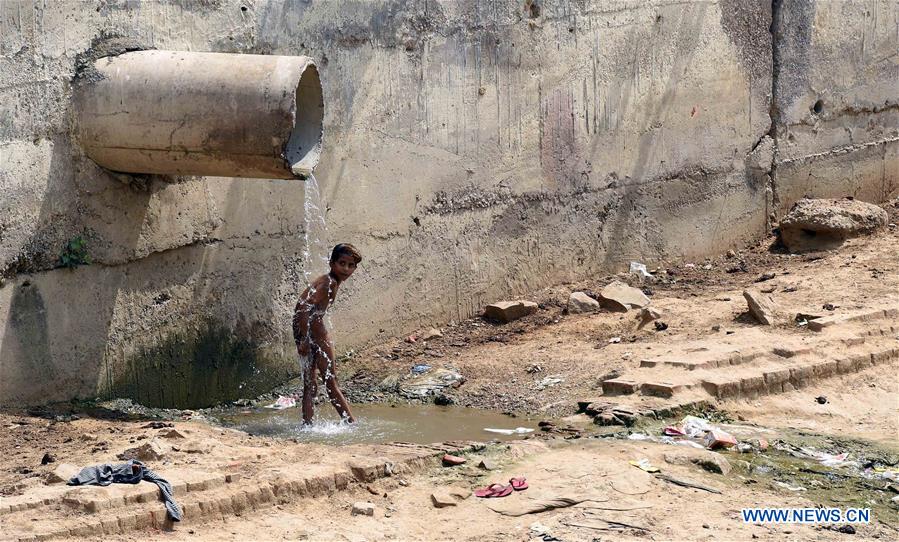 INDIA-NEW DELHI-HIGH TEMPERATURE