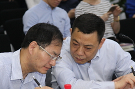 新華網副總裁汪金福與嘉賓交談