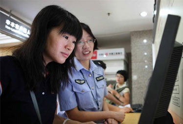 支招:探索實(shí)行“人地掛鉤”的政策