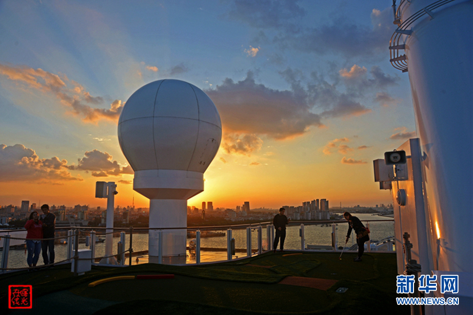 《海上天空的那片紅》