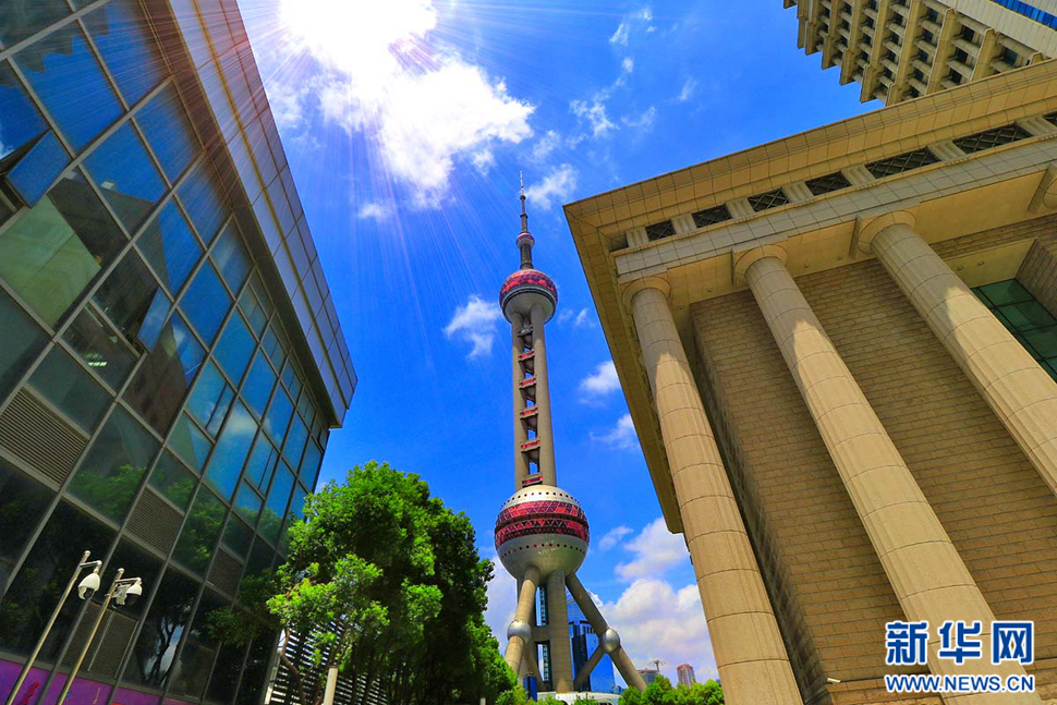 藍天白云陸家嘴