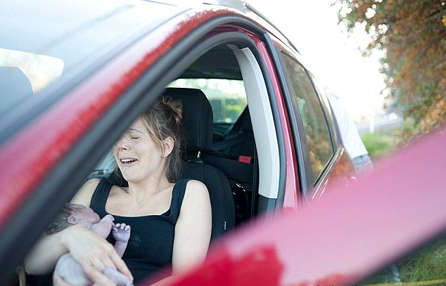 澳懷孕女子赴醫(yī)院路上車(chē)中分娩【圖】