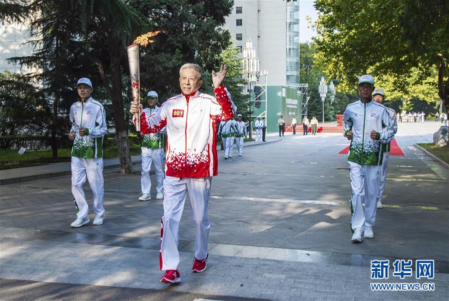 （軍運會&middot;圖文互動）（1）軍運會火炬傳遞活動在火箭軍工程大學舉行（配本社同題文字稿）