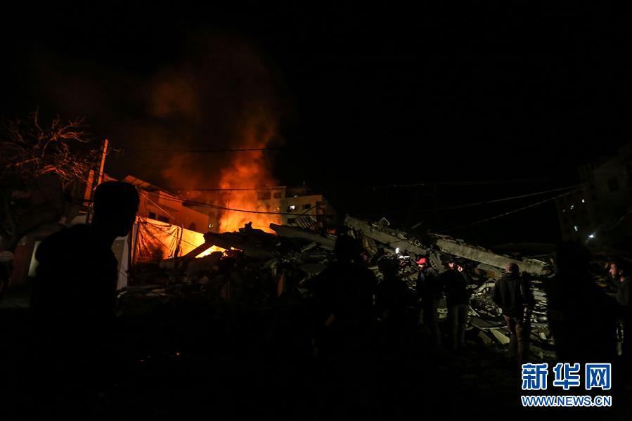 (國際)(5)以色列軍方大規(guī)模轟炸加沙地帶軍事目標(biāo)