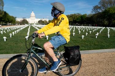 華盛頓:四萬絹花紀念槍擊遇難者