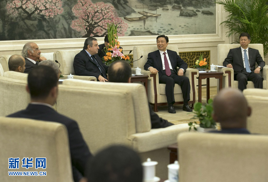4月25日，國家副主席李源潮在北京人民大會堂會見出席&ldquo;中國－阿拉伯國家政黨對話會&rdquo;的外方代表。 新華社記者馬占成攝