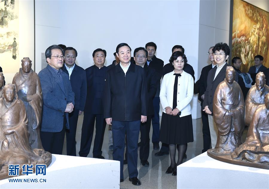 12月6日，中共中央政治局委員、中央書記處書記、中宣部部長劉奇葆在北京參觀中華文明歷史題材美術創(chuàng)作工程入選作品展覽。 新華社記者張領攝