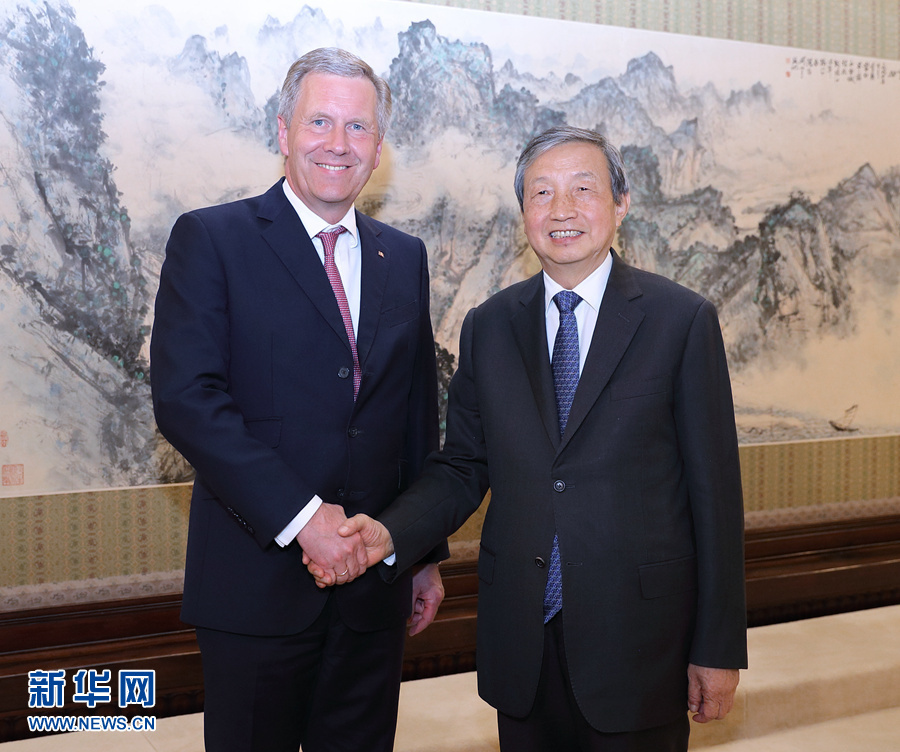 6月13日，國務院副總理馬凱在北京中南海紫光閣會見德國前總統、全球中小企業聯盟全球主席武爾夫。 新華社記者 王曄 攝 