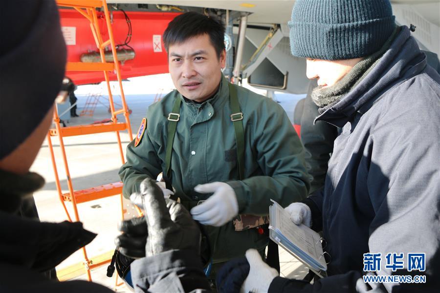 (建軍90周年·英雄·圖文互動(dòng))(2)聽(tīng),渤海灣有風(fēng)吹過(guò)來(lái)——追記海軍某艦載航空兵部隊(duì)一級(jí)飛行員張超