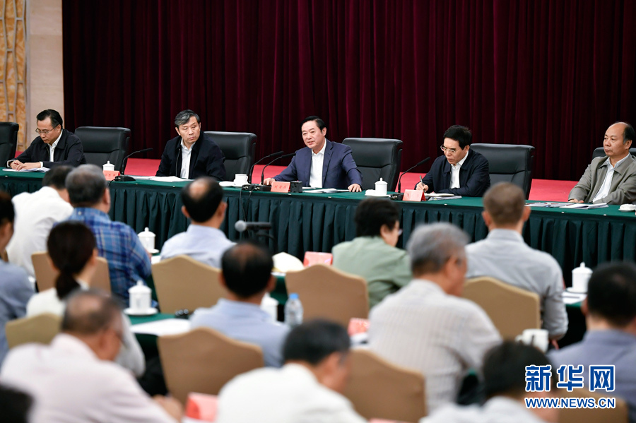 9月7日，中共中央政治局委員、中央書記處書記、中宣部部長劉奇葆在北京出席全國電視劇工作座談會并講話。 新華社記者 燕雁 攝

