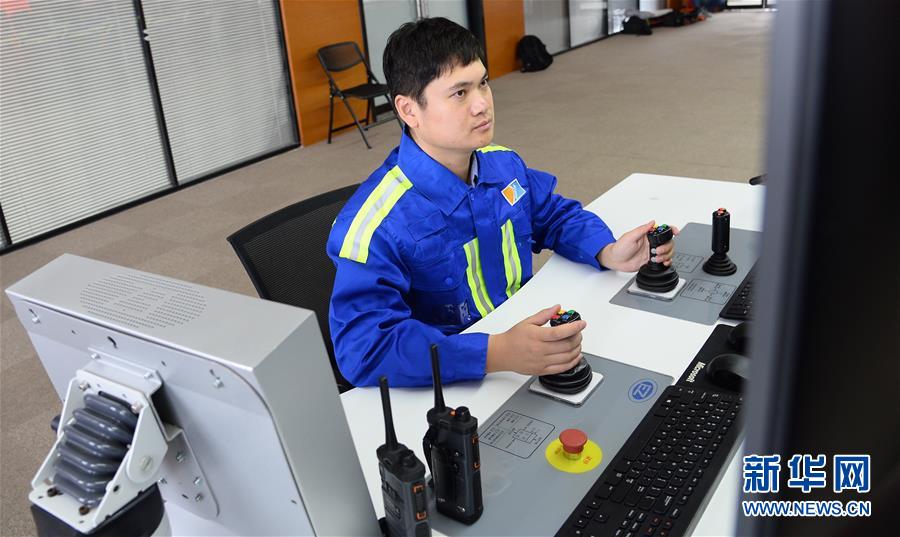 （十九大時(shí)光&middot;圖文互動(dòng)）（2）歷史性成就彪炳史冊 新時(shí)代藍(lán)圖催人奮進(jìn)&mdash;&mdash;來自基層蹲點(diǎn)現(xiàn)場的報(bào)道