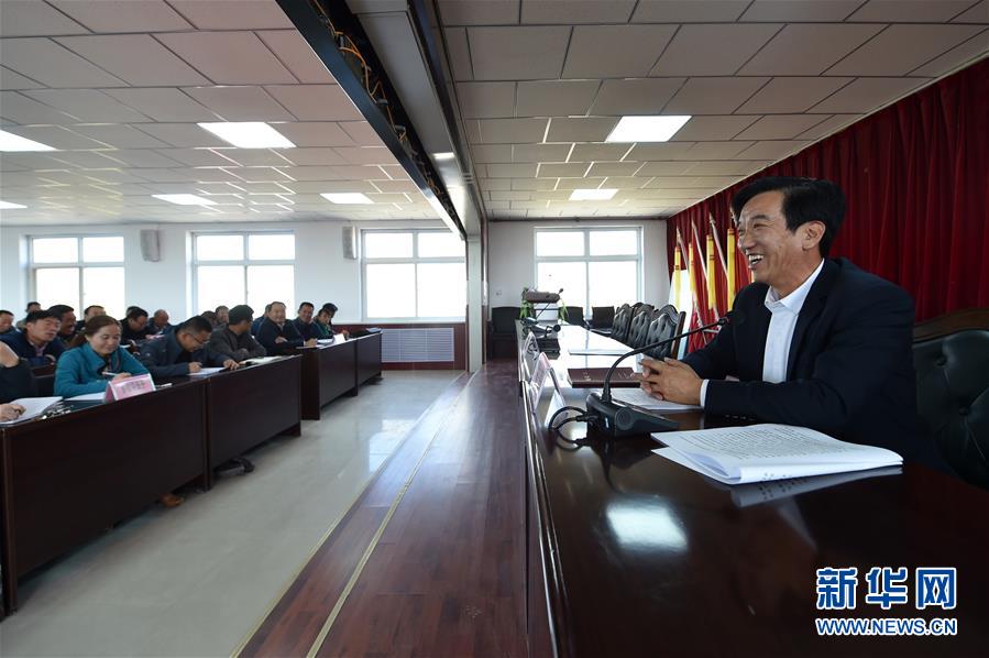 (十九大代表在基層·圖文互動)(1)朱玉國:打贏脫貧攻堅戰的責任 一刻不能忘