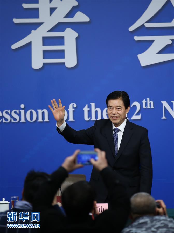 (兩會(huì))(1)商務(wù)部部長(zhǎng)鐘山等答記者問(wèn)