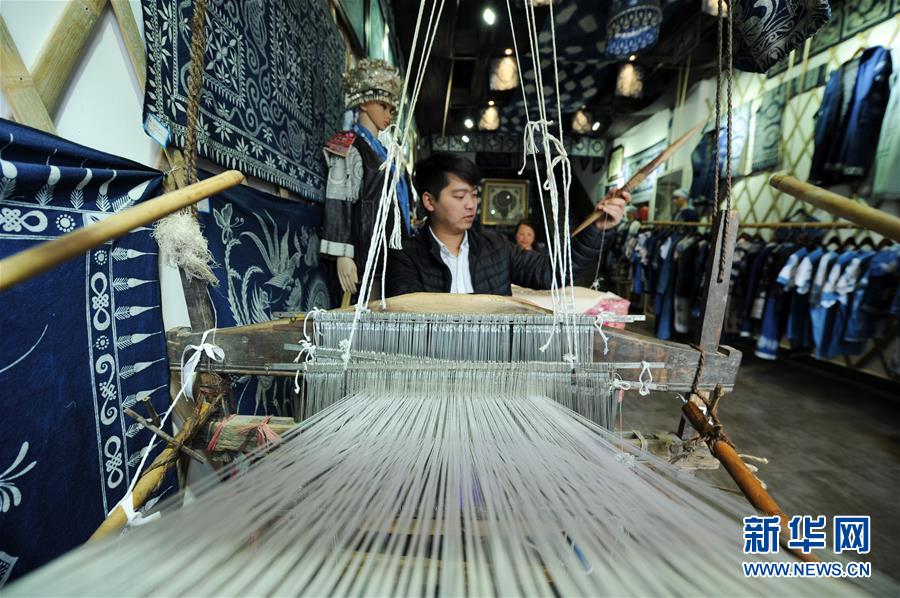 （社會）（7）貴州丹寨：&ldquo;指尖經濟&rdquo;繪制脫貧藍圖