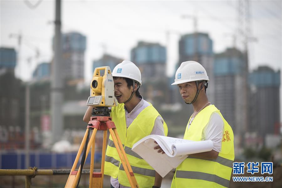 (新時代奮斗者·圖文互動)(2)當一群“90后”與工地相遇——記奮戰在軍運會工地上的90后新農民工