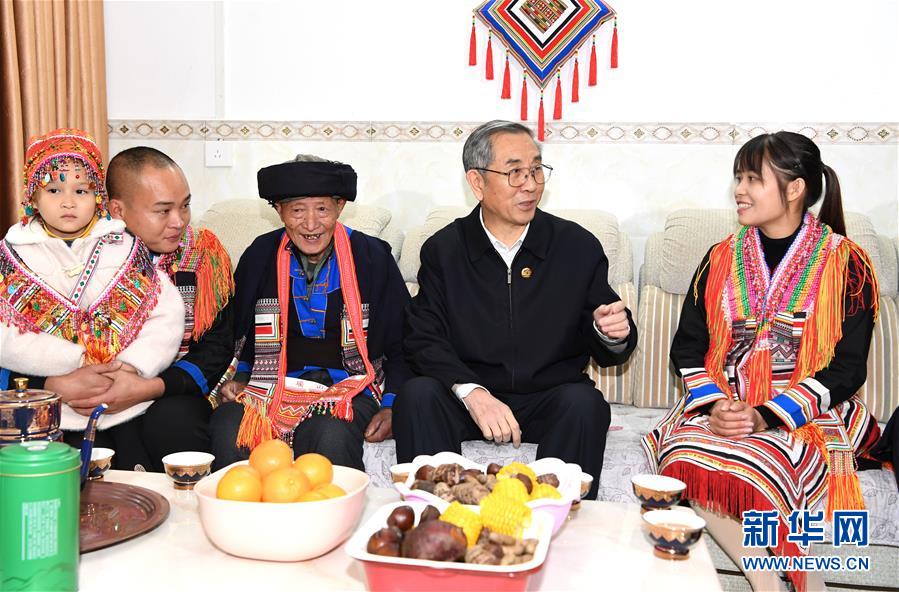 (時政)馬飚率中央代表團五分團赴賀州看望慰問各族各界干部群眾