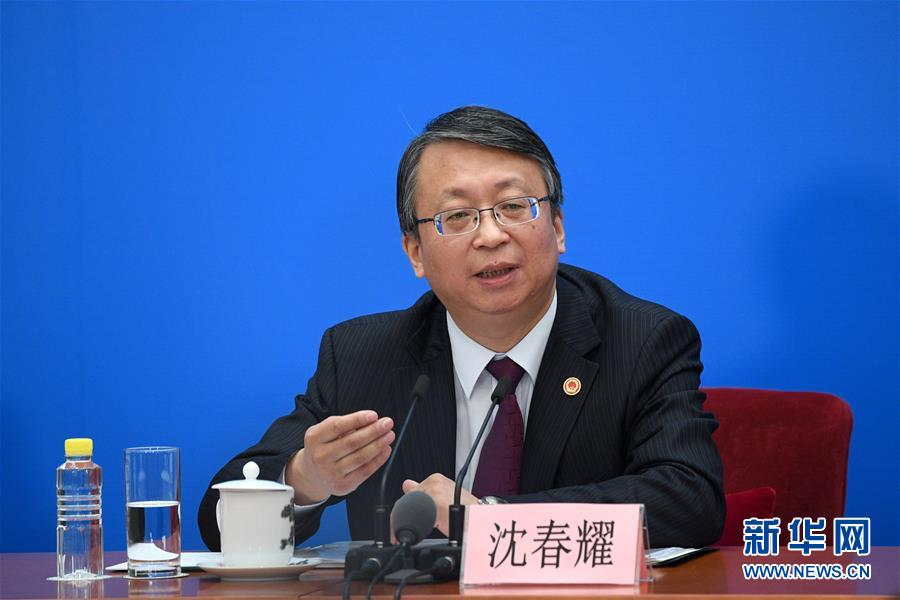 (兩會(huì))(1)十三屆全國人大一次會(huì)議秘書處法案組有關(guān)負(fù)責(zé)人回應(yīng)憲法修正案熱點(diǎn)問題