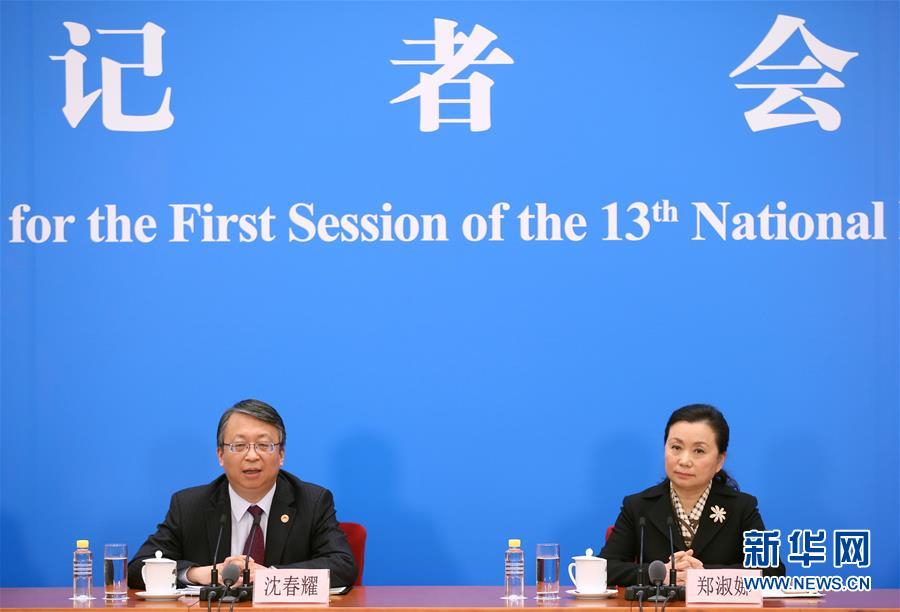 (兩會(huì))(2)十三屆全國人大一次會(huì)議秘書處法案組有關(guān)負(fù)責(zé)人回應(yīng)憲法修正案熱點(diǎn)問題