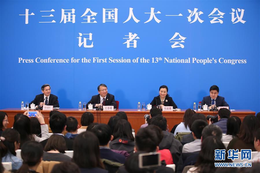 (兩會(huì))(3)十三屆全國人大一次會(huì)議秘書處法案組有關(guān)負(fù)責(zé)人回應(yīng)憲法修正案熱點(diǎn)問題