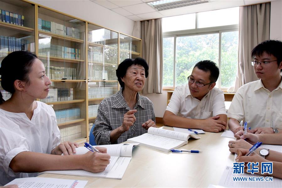 （改革先鋒風(fēng)采&middot;圖文互動）（2）于漪：站上講臺就是生命在歌唱 