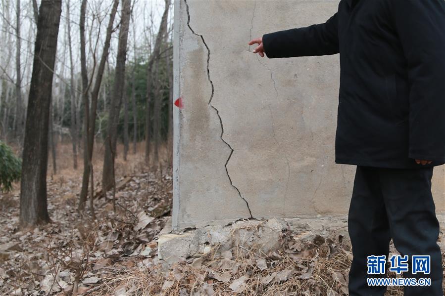 （新華視點&middot;圖文互動）（3）挖掘作業距漢墓中心僅20米，村民住房出現裂縫&hellip;&hellip;&ldquo;造地&rdquo;如何變挖山？