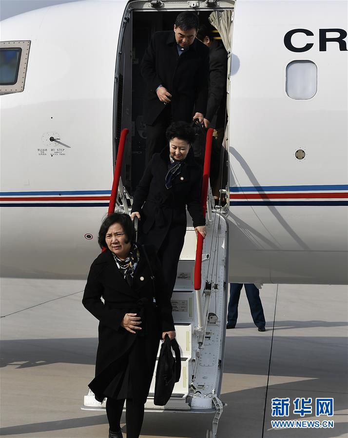 (兩會)(1)出席全國政協十三屆二次會議的委員陸續抵京