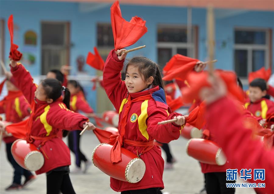 （新華全媒頭條·兩會精神看落實(shí)·圖文互動）（5）把握時代脈搏　聆聽時代聲音——落實(shí)全國兩會精神堅定文化自信述評