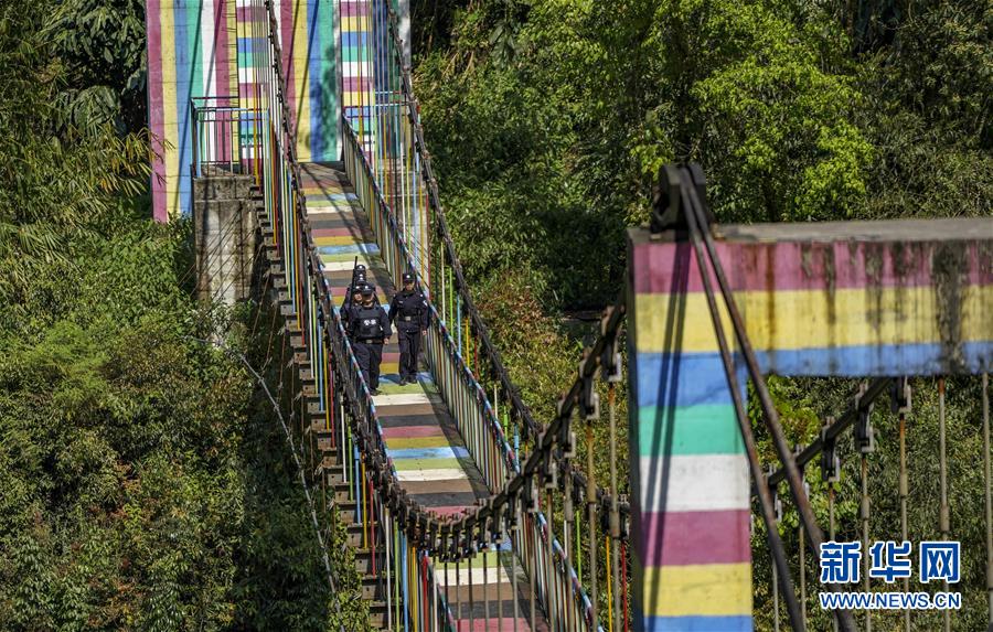 （愛國情 奮斗者&middot;圖文互動）（2）警民情深&mdash;&mdash;記云南貢山縣獨龍江鄉邊境派出所