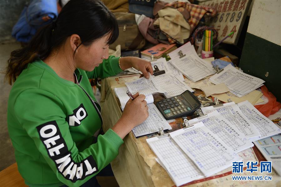 （在習(xí)近平新時(shí)代中國特色社會(huì)主義思想指引下&mdash;&mdash;新時(shí)代新作為新篇章&middot;圖文互動(dòng)）（4）云南省陸良縣：農(nóng)民給供銷社打&ldquo;白條&rdquo; 