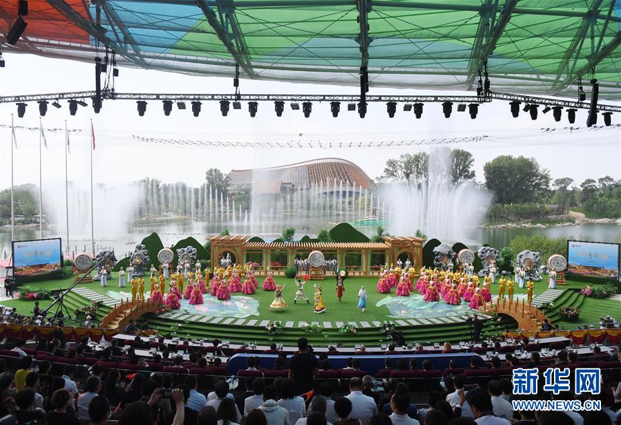 (在習近平新時代中國特色社會主義思想指引下——新時代新作為新篇章·圖文互動)(1)從世園會“看”中國綠色發展之路——寫在北京世園會“中國國家館日”到來之際