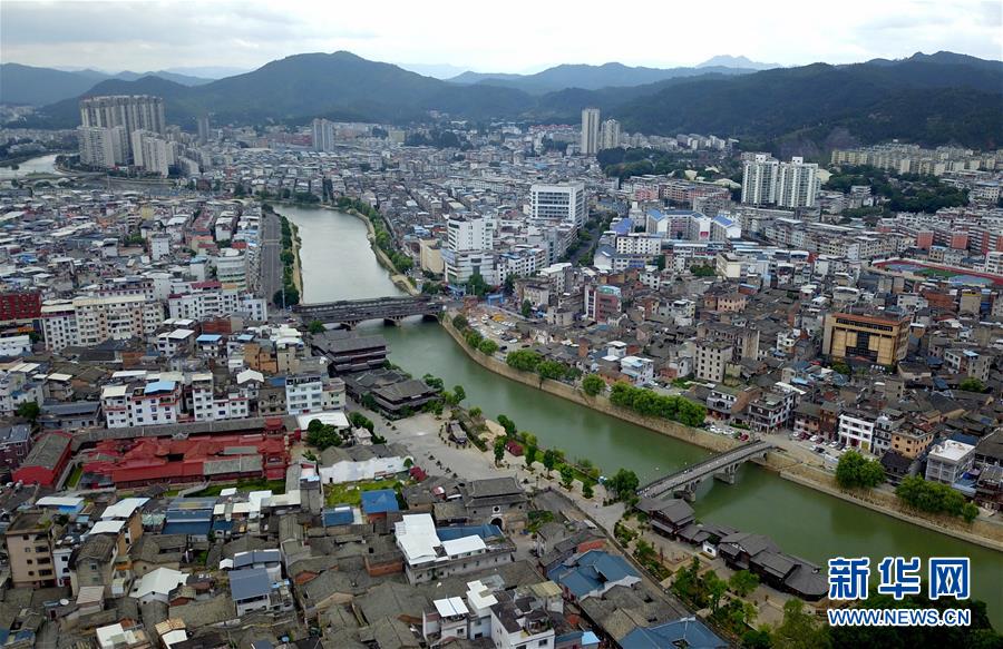 (新華全媒頭條·不忘初心、牢記使命——記者再走長征路·圖文互動)(3)風展紅旗如畫——來自長征出發地長汀、寧化的紅色信仰報告