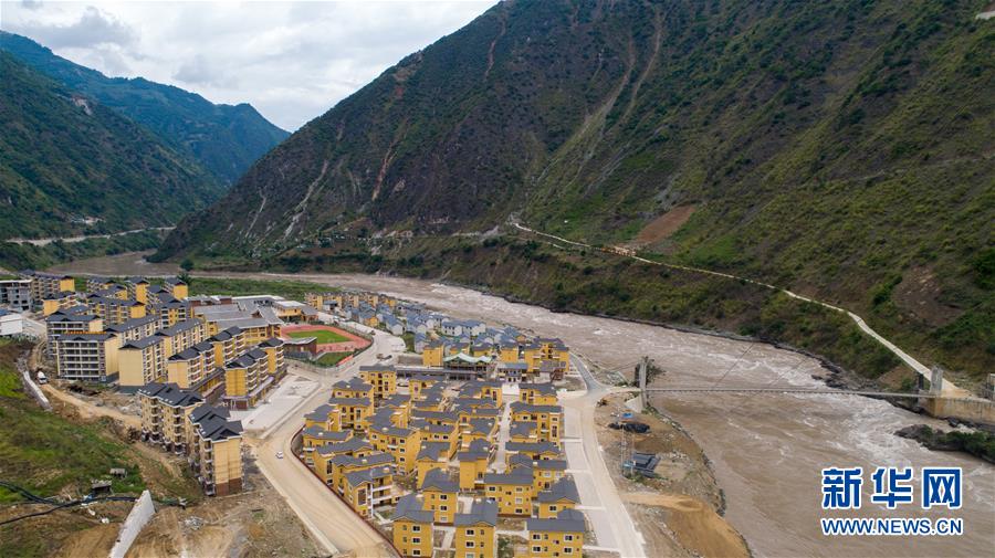 （直過民族脫貧攻堅&middot;圖文互動）（1）下山！傈僳群眾開啟新生活