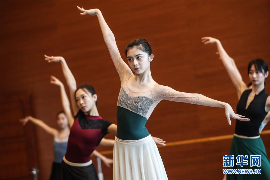 (新華全媒頭條·圖文互動)(5)東方回旋曲——黑土地上飛出“白天鵝”