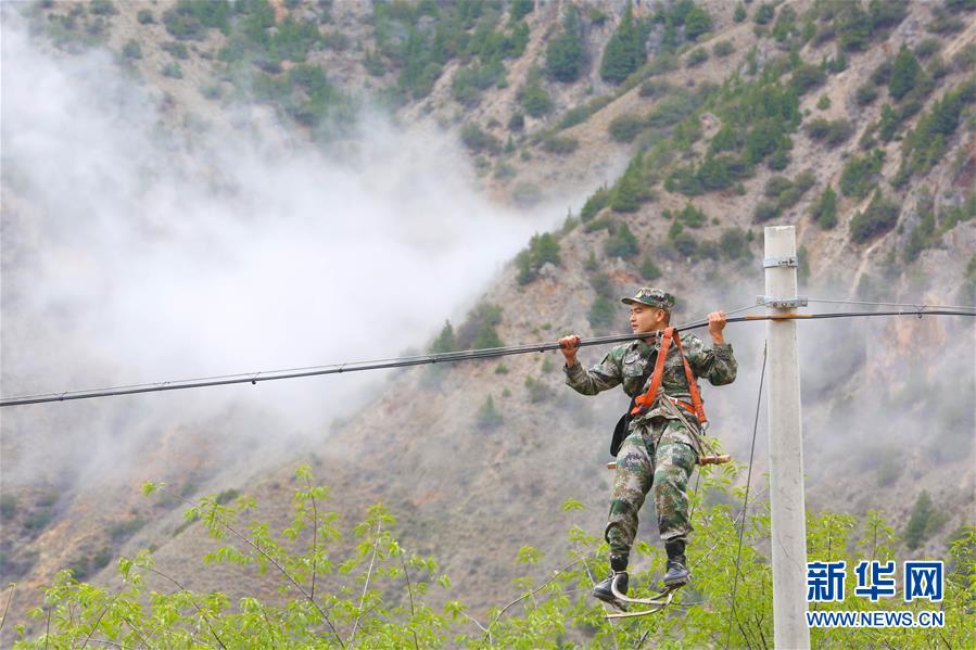 （圖文互動）（2）高原上的&ldquo;拴心石&rdquo;&mdash;&mdash;記某信息通信基地四營五連連長翁春芳