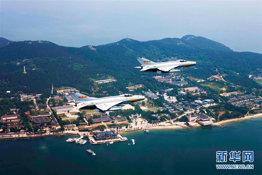 （新華全媒頭條&middot;人民空軍70年&middot;圖文互動）（11）陽光照耀奮飛的航程&mdash;&mdash;黨中央、中央軍委和習主席關(guān)心人民空軍建設(shè)發(fā)展紀實