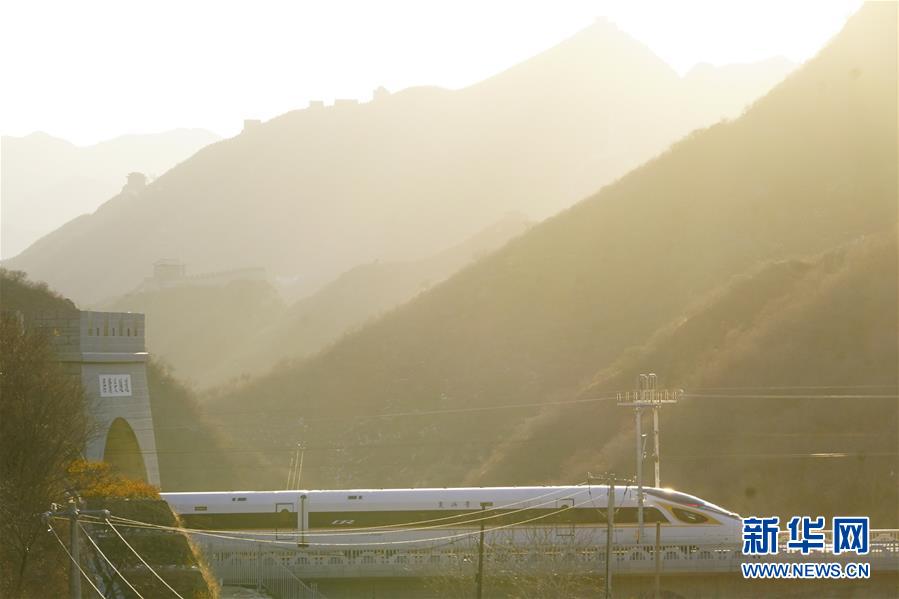 （新華全媒頭條&middot;圖文互動）（11）百年跨越，逐夢京張&mdash;&mdash;寫在京張高鐵開通暨中國高鐵突破3.5萬公里之際