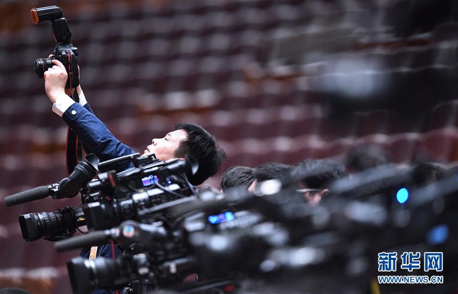 （兩會&middot;XHDW）（9）全國政協十三屆二次會議舉行第四次全體會議