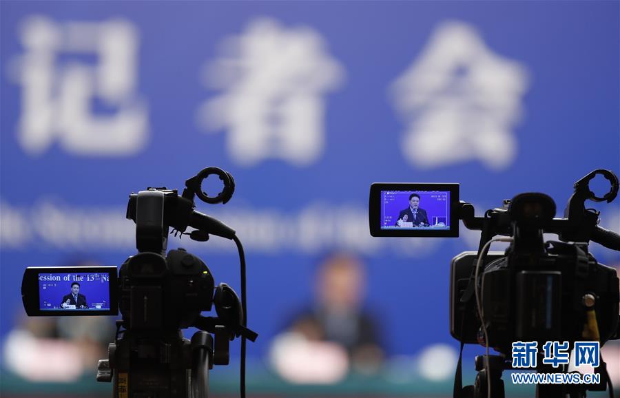 (兩會(huì)·XHDW)(14)最高人民法院審判委員會(huì)副部級(jí)專職委員劉貴祥等就“攻堅(jiān)‘基本解決執(zhí)行難’”答記者問