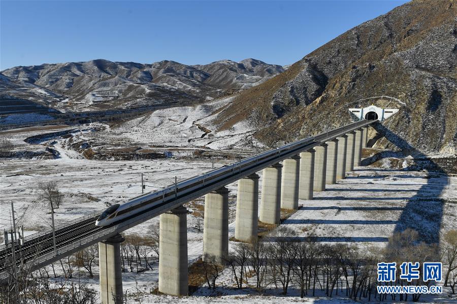 (新華全媒頭條·圖文互動)(4)草原高鐵乘風來 北疆唱響新“贊歌”