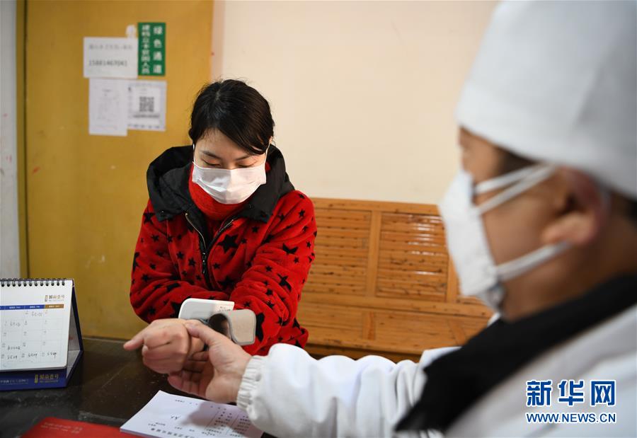 (抓好經濟發展 應對復雜局面·圖文互動)(1)2500萬農民工如何安全返崗?——農民工大省四川復工觀察