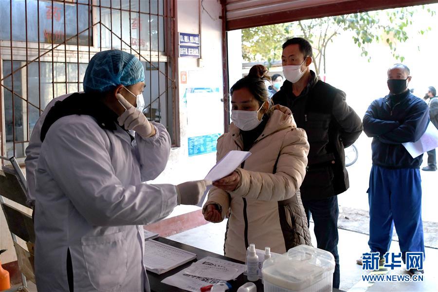 (抓好經濟發展 應對復雜局面·圖文互動)(3)2500萬農民工如何安全返崗?——農民工大省四川復工觀察