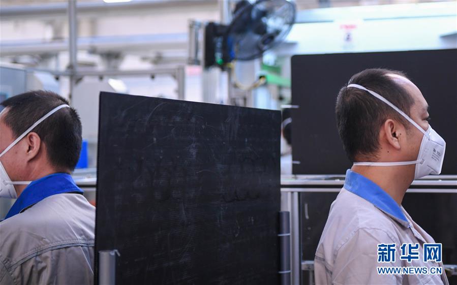 (聚焦疫情防控·圖文互動(dòng))(2)用疫情“防控線”守衛(wèi)企業(yè)“生命線”——長(zhǎng)春復(fù)工企業(yè)防控一線見(jiàn)聞