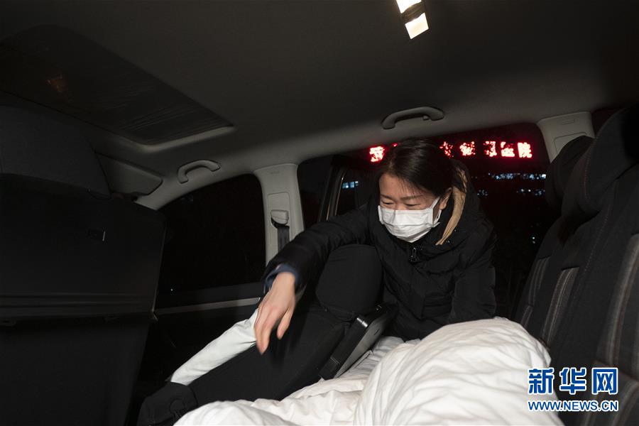 （一線抗疫群英譜&middot;圖文互動）（2）特寫：為節省10分鐘，這對醫護夫妻&ldquo;以車為家&rdquo;