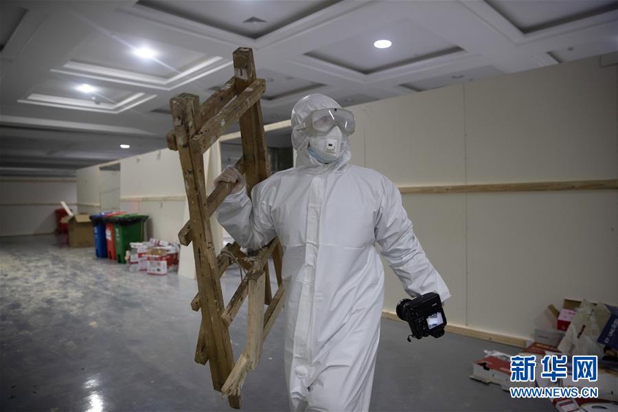 (一線抗疫群英譜·特稿·圖文互動(dòng))(5)不畏艱險(xiǎn),深入一線——“武漢保衛(wèi)戰(zhàn)”一線新聞工作者素描