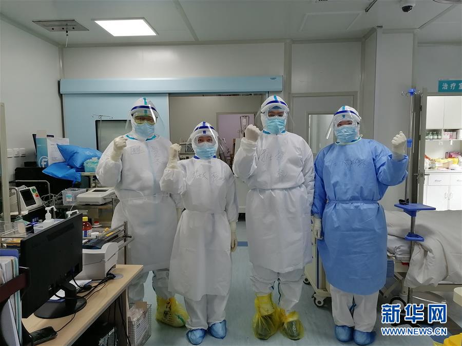 (聚焦疫情防控·圖文互動)(1)特寫:“90后”醫(yī)護(hù)情侶的抗疫堅守