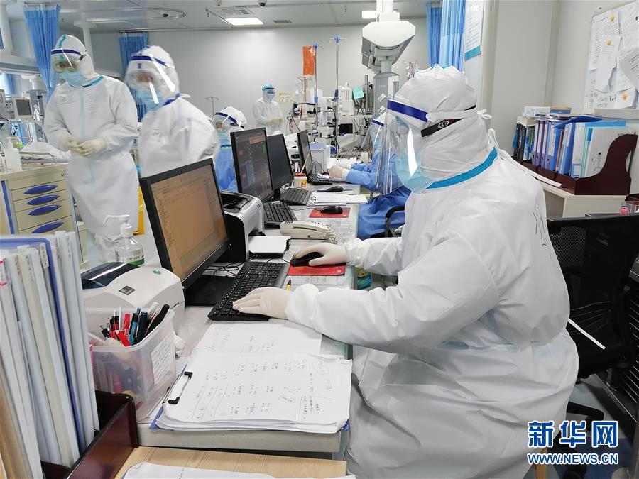 (聚焦疫情防控·圖文互動)(2)特寫:“90后”醫(yī)護(hù)情侶的抗疫堅守