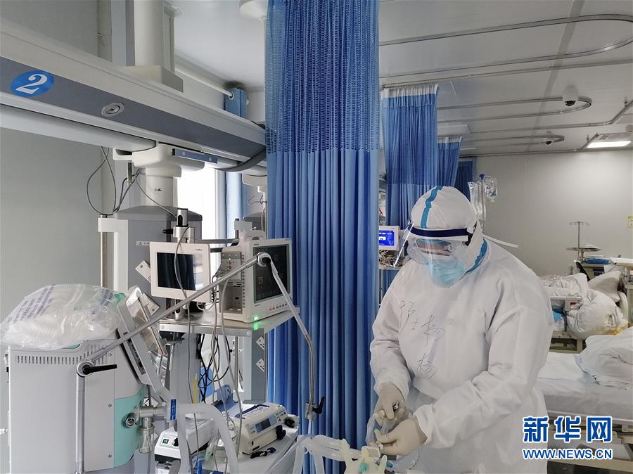 (聚焦疫情防控·圖文互動)(3)特寫:“90后”醫(yī)護(hù)情侶的抗疫堅守