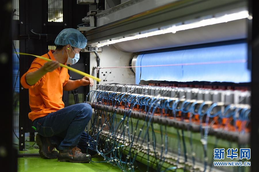 （在習近平新時代中國特色社會主義思想指引下&mdash;&mdash;新時代新作為新篇章&middot;習近平總書記關切事&middot;圖文互動）（20）精準發力抓統籌&mdash;&mdash;各地落實&ldquo;分區分級&rdquo;有序恢復生產生活